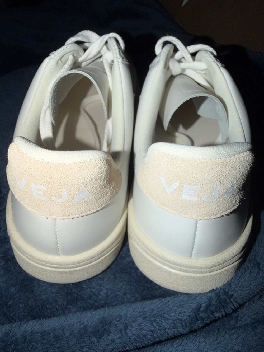 Veja White Sneakers V-12 Leather
sz 41 - Picture 11 of 14